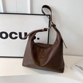 Sac fourre-tout marron foncé en similicuir avec logo BANATU et bandoulière réglable - Café