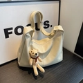 Bolso tote grande blanco crema de cuero sintético con un lindo colgante de oso - Con Colgante de Oso / Blanco Roto