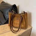 Borsa tote trapuntata in finta pelle scamosciata marrone scuro con manici in pelle - Marrone
