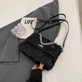 Sac bandoulière matelassé noir avec grosse chaîne argentée et fermoir pivotant chic - Noir Petit