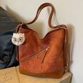 Borsa tote in velluto a coste marrone caramello con pendente a forma di gufo - Marrone Chiaro (Con Ciondolo)