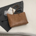 Retro brown large capacity tote bag in distressed leather texture for daily commute - No Pendant / Yellow Brown