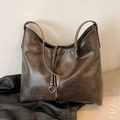 Sac fourre-tout vintage en cuir marron avec anneau doré et grande capacité de rangement - Marron