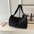 Sac Boston noir en nylon minimaliste avec bandoulière réglable pour un usage quotidien - Noir