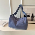 Sac Boston en nylon bleu brume avec un design cylindrique minimaliste et imperméable - Bleu