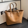 Borsa tote classica in pelle marrone con scritte dorate e doppie tracolle - Marrone