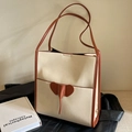 Retro-Tote-Bag aus Leder in Creme und Braun mit Elefanten-Design und langen Trägern - Gebrochenes Weiß