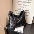 Borsa tote nera vintage con grande capacità e design con texture marmo retrò - Nero
