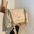 Sac fourre-tout crème rétro avec bandoulière chaîne argentée et plaque en métal - Khaki