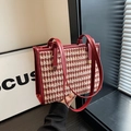 Elegante bolso tote a cuadros rojos y blancos con correas de cuero rojo y gran espacio - Rojo