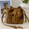 Sac seau en velours marron avec texture matelassée et détails dorés pour femme - Sans Pendentif / Marron