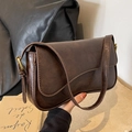 Borsa sottobraccio retrò in pelle marrone scuro con fibbia dorata e stile vintage - Marrone