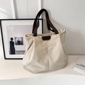 Grande borsa tote in velluto a coste beige con manici marroni ed etichetta in pelle - Bianco Sporco