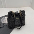 Borsa tote in tweed grigio scuro con dettagli in pelle nera e catena dorata - Nero
