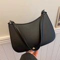 Sac sous le bras chic en similicuir noir demi-lune avec détails de chaîne en argenté - Noir