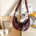 Sac hobo vintage à carreaux rouge et vert avec pendentif en damier noir et blanc chic - Avec Pendentif / Grille Rouge Avec Charme