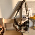 Sac hobo à carreaux vert et marron avec un pendentif lapin à damier adorable - Avec Pendentif / Carreaux Verts Avec Pendentif