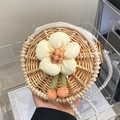 Borsa rotonda in paglia intrecciata a mano con tracolla di perle e dettaglio floreale - Decorazione Floreale (Stile 1)