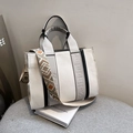 Sac fourre-tout crème et noir pour femme avec large bandoulière à motifs et anses - Petit Blanc & Noir