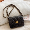 Klassische schwarze Stepptasche mit goldener Drehverschluss und edler Kette - Schwarz