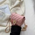 Gesteppte hellrosa Umhängetasche mit goldener Kette und Kugeldetail für Damen - Rosa
