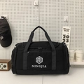 Grande borsa da viaggio in nylon nero con manici e logo su pannello forato - Nero