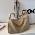 Retro beige pleated leather tote bag with adjustable shoulder strap and large capacity - No Pendant / Beige