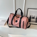 Borsone da viaggio in nylon rosa impermeabile con manici neri e tracolla regolabile - Rosa