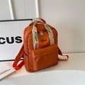 Mochila de nailon naranja con correas bordadas de flores vintage y asas de mano - Naranja