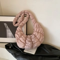 Gesteppte Wolken-Umhängetasche in Altrosa mit gerafftem Croissant-Design - Rosa
