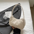 Borsa sottobraccio minimalista bianco crema con logo CHERIMATE a rilievo e tracolla chic - Bianco Sporco