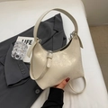 Sac sous le bras plissé crème avec texture dorée et bandoulière argentée - Blanc Cassé