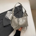 Sac sous le bras argenté métallisé style hobo avec plis élégants et texture craquelée - Argenté