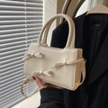 Bolso tote blanco crema con lazos de mariposa, perlas y cuero PU texturizado - Blanco Roto