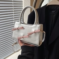 Bolso tote plateado plisado con lazos rosas y perlas, elegante bolso de mano de verano - Plateado