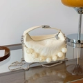Elegante borsa beige a tracolla con trama marmo e grandi perle decorative - Bianco avorio