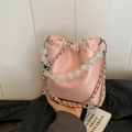 Rosa Jacquard-Beuteltasche mit Blumenmuster, Perlengriff und silbernem Kettenriemen - Rosa