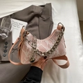 Sac sous le bras en dentelle rose avec chaîne argentée et broderie florale - Rose