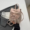 Mini sac à dos rose style ballet avec plis, nœud et finition cuir perlé - Rose