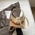 Cremeweiße PU-Leder Handtasche mit Bernstein-Perlenkette und verstellbarem Schultergurt - Cremeweiß