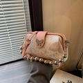 Umhängetasche in Rosa und Beige mit Schmetterlingsstickerei und Silberperlengriff - Rosa