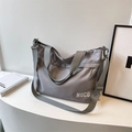 Bolso tote grande de tela Oxford gris con correa ajustable y estampado de NOCO - Gris
