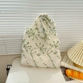 Bolso tote de malla blanca con bordado floral y patrones de flores verdes - Verde Estilo Floral