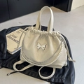 Mochila mariposa crema de moda con cadena de perlas y diseño de cordón ajustable - Blanco Roto