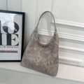 Große graue Schultertasche mit 3D-Prägung Rose Blumen und breitem Schultergurt - Grau
