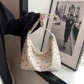Sac hobo blanc cassé à fleurs chic avec fermeture éclair et design rétro minimaliste - Blanc Cassé