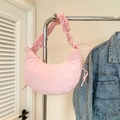 Borsa a mezzaluna rosa chiaro con tracolla a balze plissettate e fiocchi decorativi - Rosa