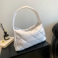 Bolso tote acolchado blanco de nailon con costuras de diamante y diseño suave informal - Blanco