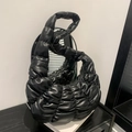Borsa nuvola trapuntata nera alla moda con design minimalista a mezzaluna per le donne - Nero