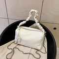 Bolso plisado en blanco crema con cadena plateada y asa de nube muy elegante - Blanco Leche